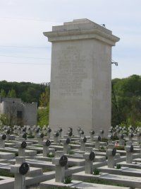 Cmentarz Orlt Pomnik Chway - zachodni pylon